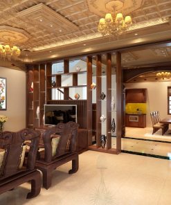 Không gian phòng khách sang trọng cùng mẫu trần nhà gỗ xoan ta đẹp theo phong cách tân cổ điển